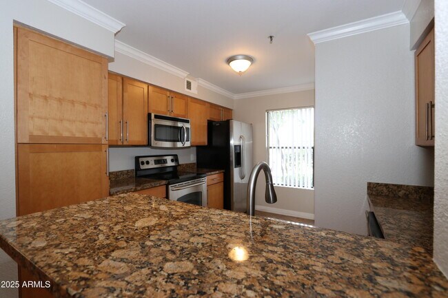 Building Photo - 2025 E Campbell Ave