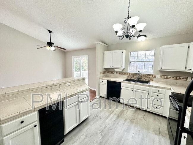 Building Photo - 844 Bentley Dr