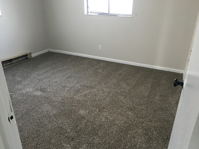 Building Photo - 2480 Walcutt Rd