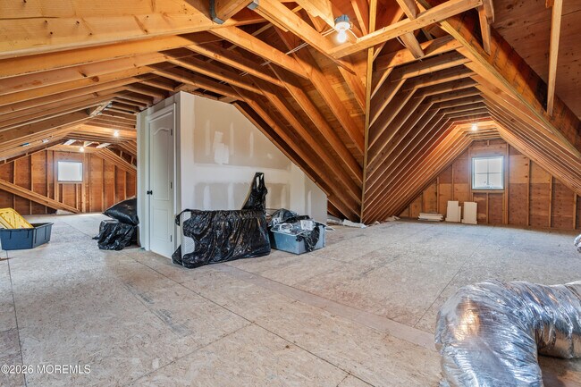 Building Photo - 558 Cedar Ave