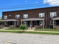 Building Photo - Charming Updated 2BR Home with New Flooring & Rear Porch