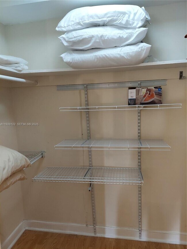 Building Photo - 301 Golden Isles Dr