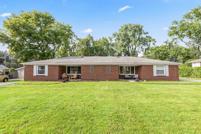 Building Photo - 8254 Mary Ann Ave