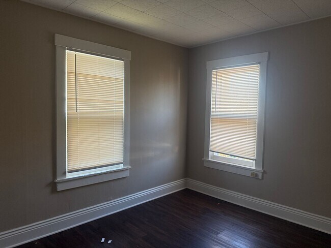 Building Photo - 823 Pine St