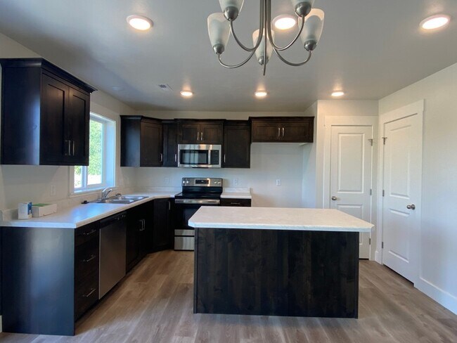 Building Photo - 1403 W Creekside Dr