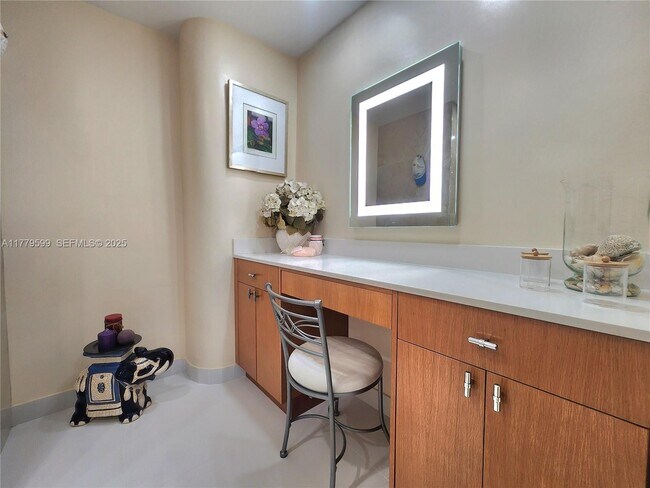 Building Photo - 3505 S Ocean Dr