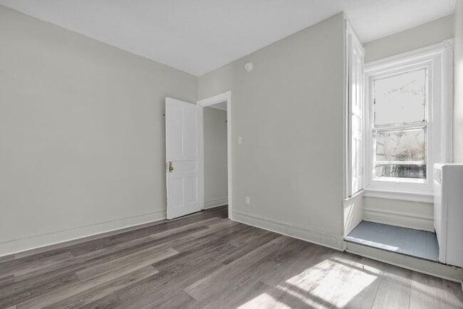 Building Photo - 1542 Warren St