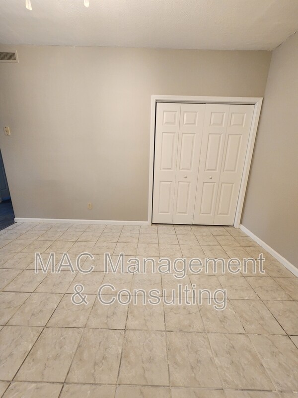 Building Photo - 978 N Franklin Ave