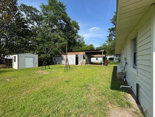 Building Photo - 3 Bedroom 2 Bathroom Home in Chipley FL
