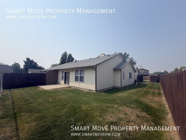 Building Photo - 973 E Blue Heron St