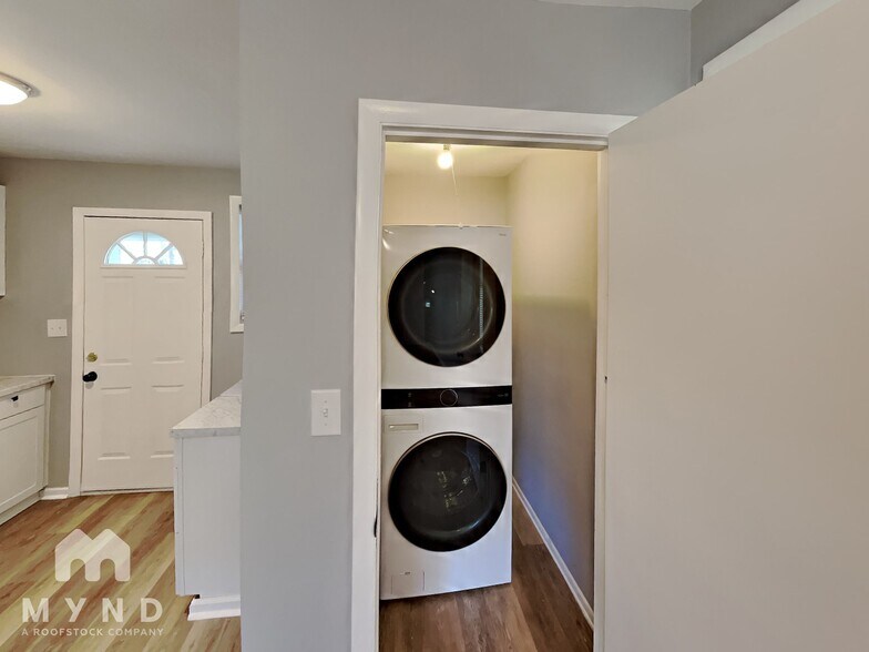 Building Photo - 2519 Ponderosa Dr