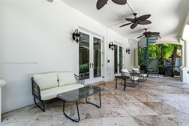 Building Photo - 709 Idlewyld Dr