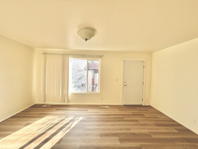 Building Photo - 1001 S 400 E