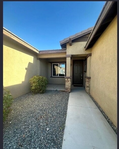 Building Photo - 14245 Tierra Del Sur St