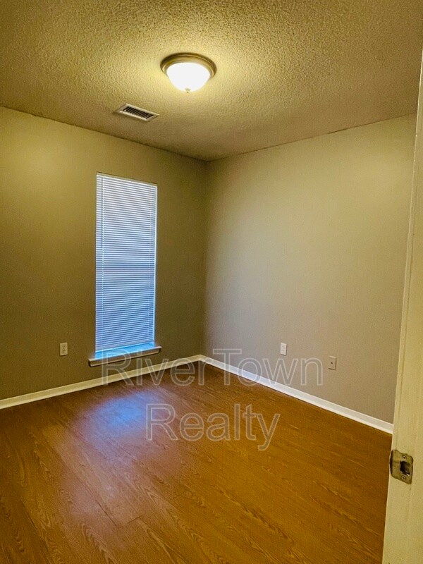 Building Photo - 6390 Sandhurst Rd