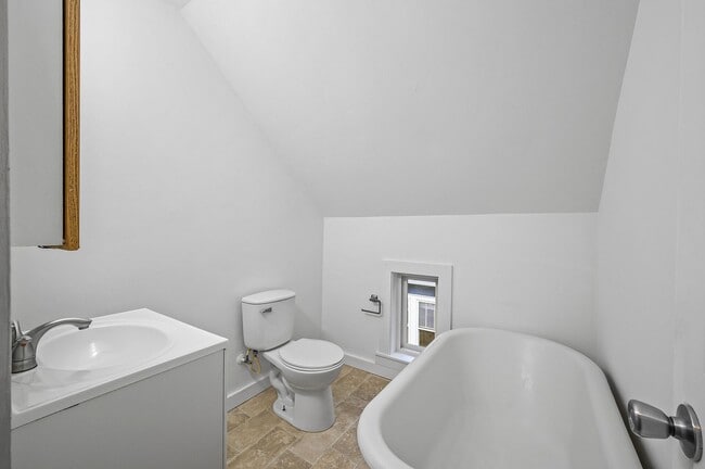 Building Photo - Newly Renovated 3 Bed 2 Bath Home in St Paul
