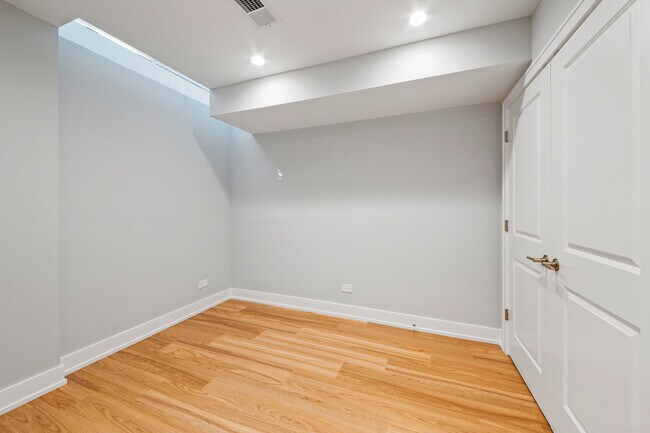 Building Photo - 1349 N Noble St