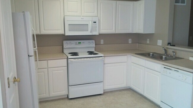 Building Photo - 723 Lazelle Rd