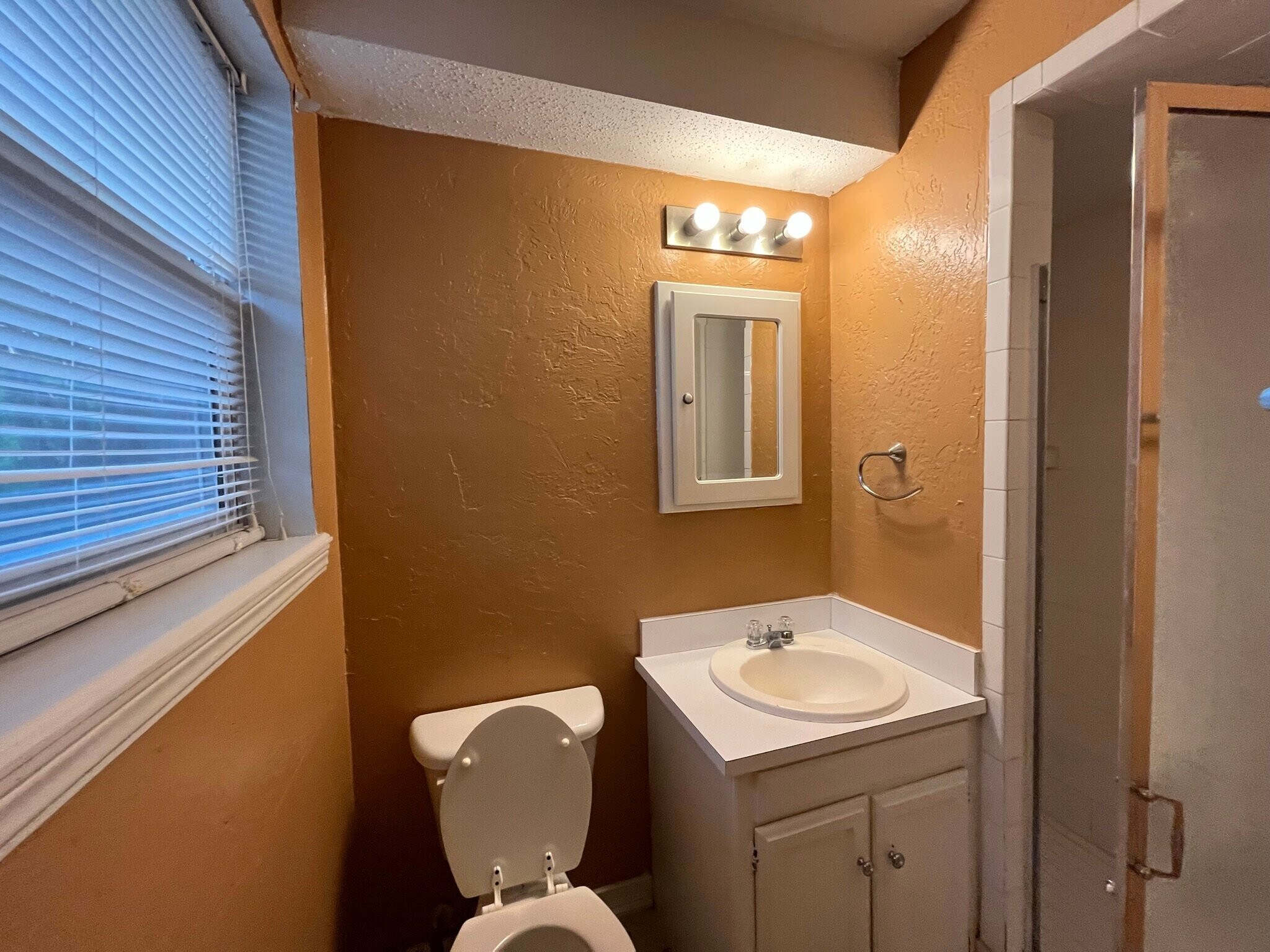 Building Photo - 4700 SE 42nd St