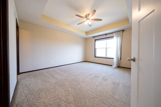 Building Photo - 9690 Independence Cir
