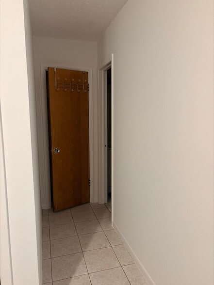 Building Photo - 120 SE 9th Ct