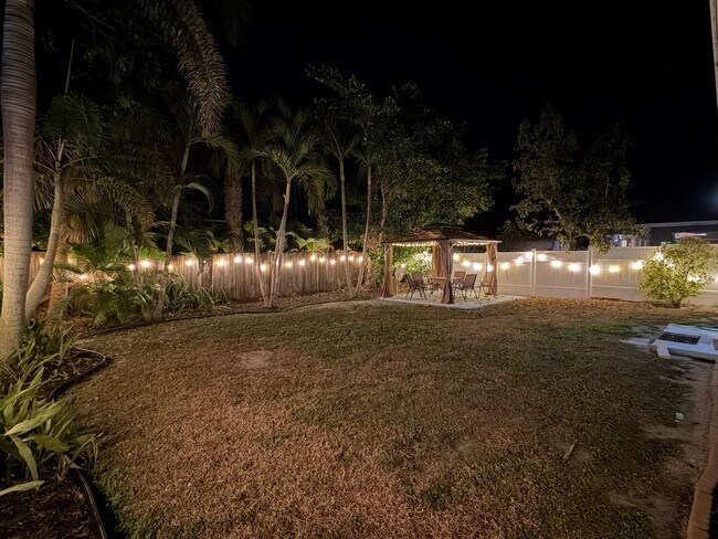 Building Photo - ANNUAL RENTAL Naples Park 3 Bedroom // 2 Bathroom Single Family Home