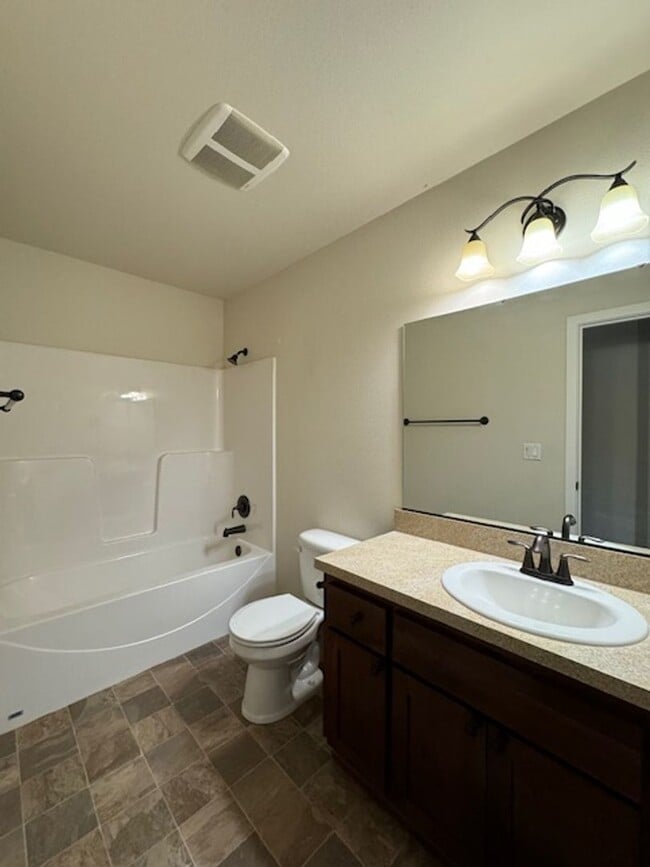 Building Photo - Dont miss out on this charming four bedroo...