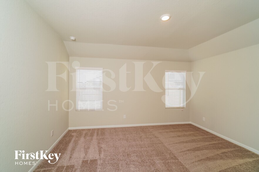 Building Photo - 2704 La Mundial St