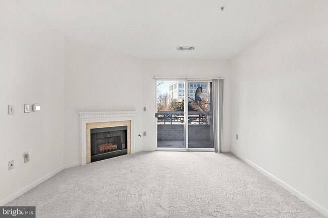 Building Photo - 2204 Westcourt Ln