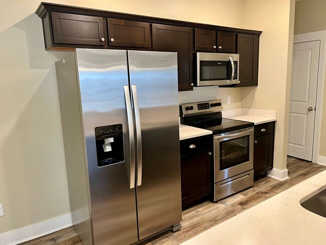 Building Photo - For Rent - 4 Bedroom, 2 Bath, Valley View!