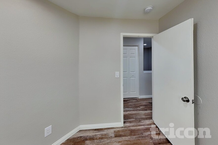 Building Photo - 102 Health Aster Ct