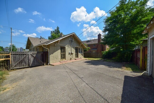Building Photo - Great 3 bed, 1 bath near University of Mem...