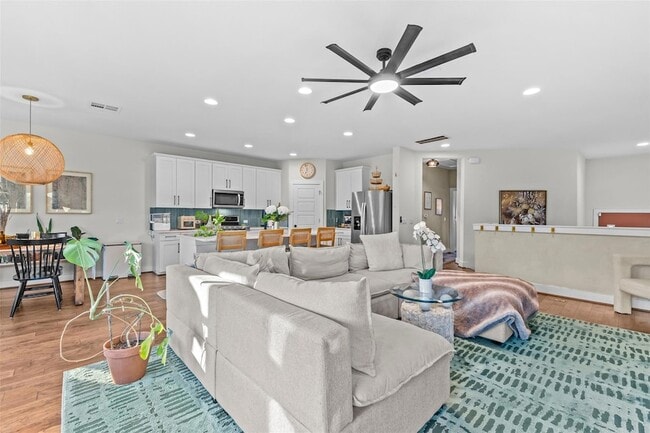 Building Photo - 317 Bridgeford Dr