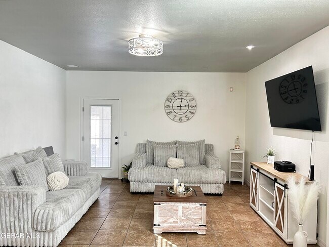 Building Photo - 3108 Rustic River Pl