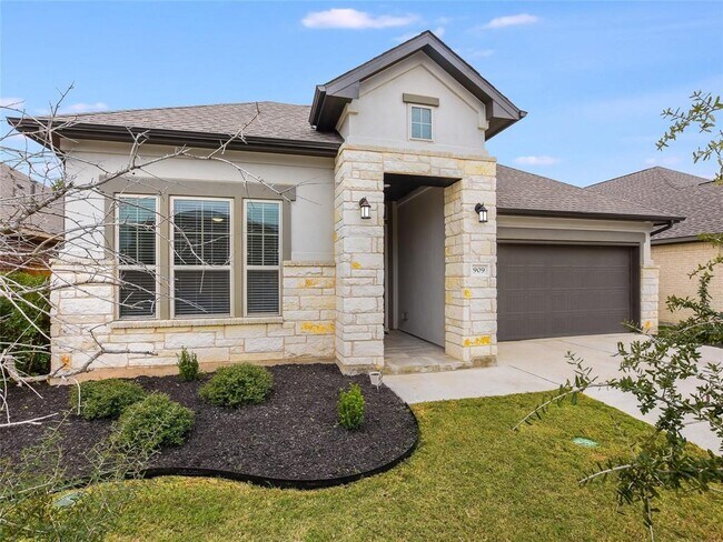 Building Photo - 909 Del Raphael Dr