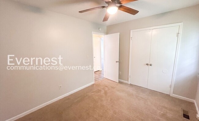 Building Photo - 3 Bed, 2 Bath Home with Deck and Off-Street Parking / Pet-friendly / Available Now!