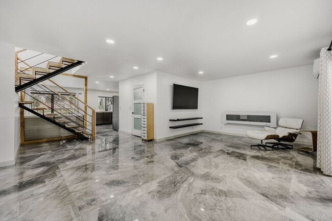 Building Photo - Golf Course Views from LVCC home