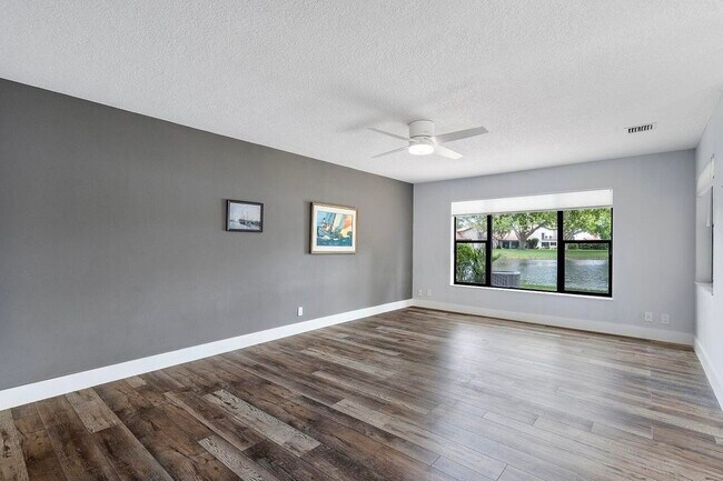 Building Photo - 624 Deer Creek Blvd