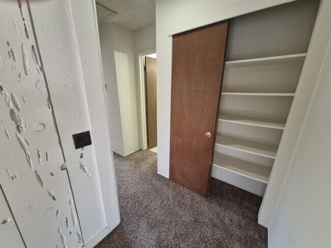 Building Photo - 4688001/70