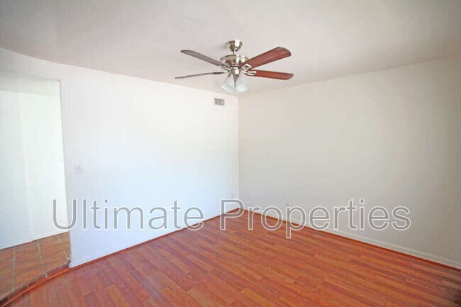 Building Photo - 8702 E Sells Dr
