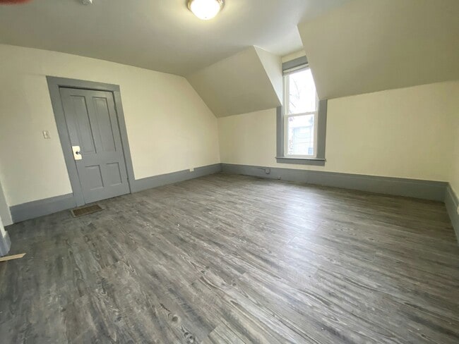 Building Photo - 113 St Louis St