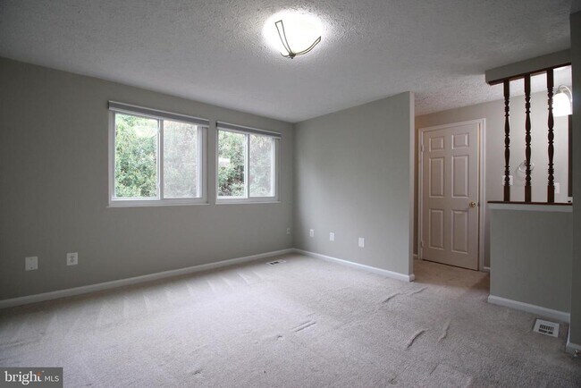 Building Photo - 14126 Red River Dr