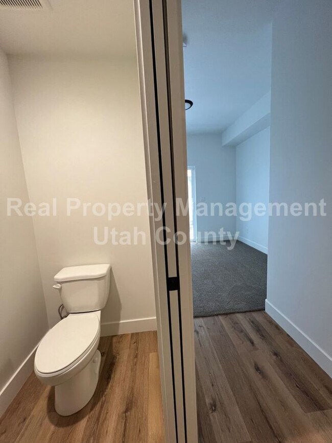 Building Photo - 606 E 340 S