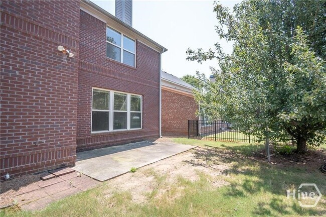 Building Photo - 304 Ridge Pointe Drive