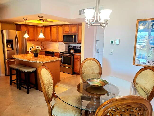 kitchen/dining area - 4900 Brittany Dr S