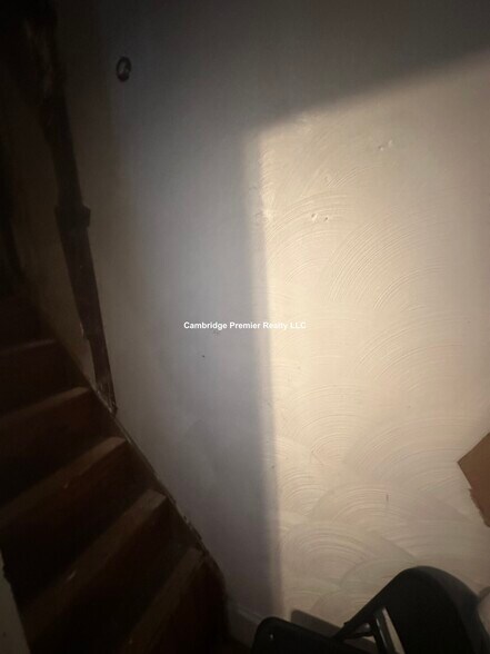 Building Photo - 399 School St