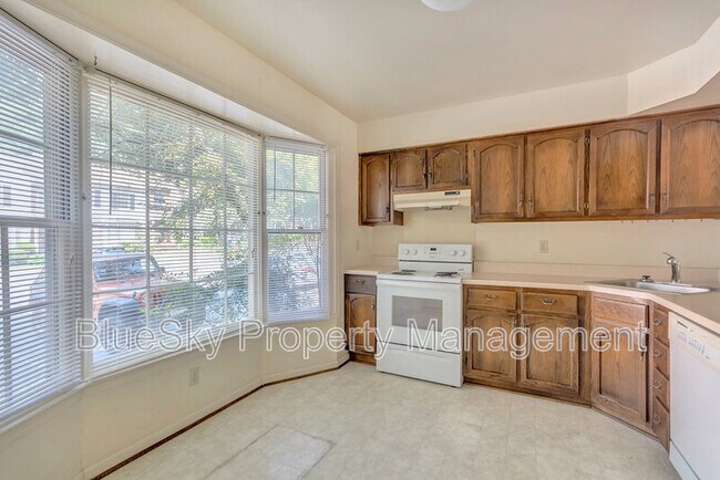 Building Photo - 1012 Huntwood Ln