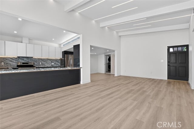 Building Photo - 10806 Paso Robles Ave