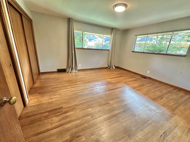 Building Photo - North Mercer Island Home .  First Hill