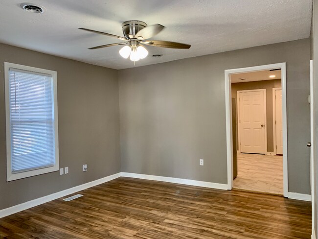Building Photo - "5 Points Beauty 2-Bed Oasis in Huntsville. $500 off one month with 18 month lease!!!
